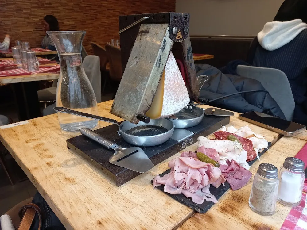 Fromage À Raclette Et Charcutzrie